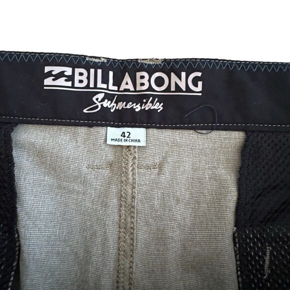Billabong ~ Mens Hybrid Shorts ~ size 42 ~ two side pockets ~ back pockets - Picture 4 of 12